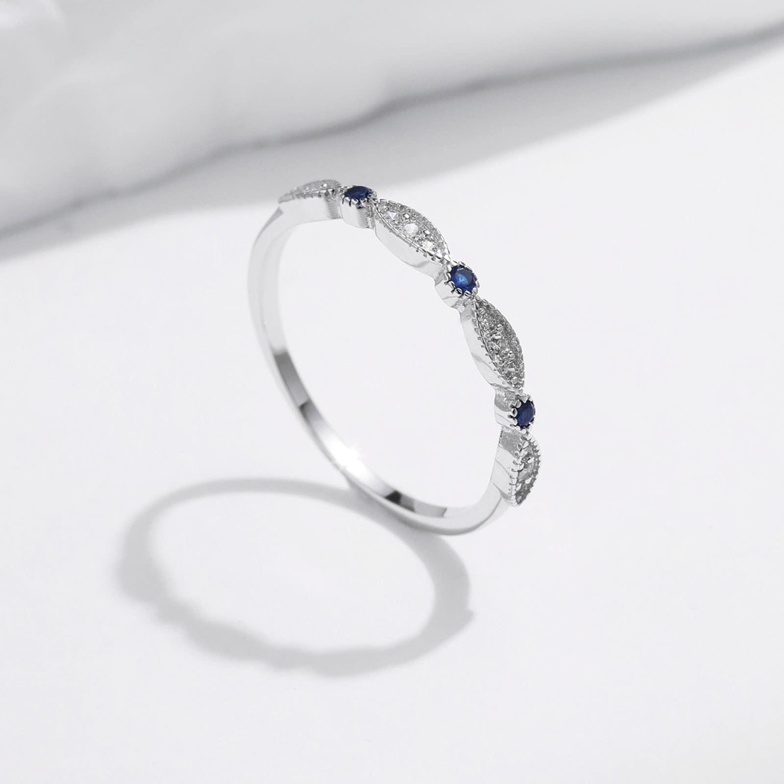 Anello da donna in oro bianco 9 K/14 carati, con zaffiro, delicato, impilabile, in moissanite