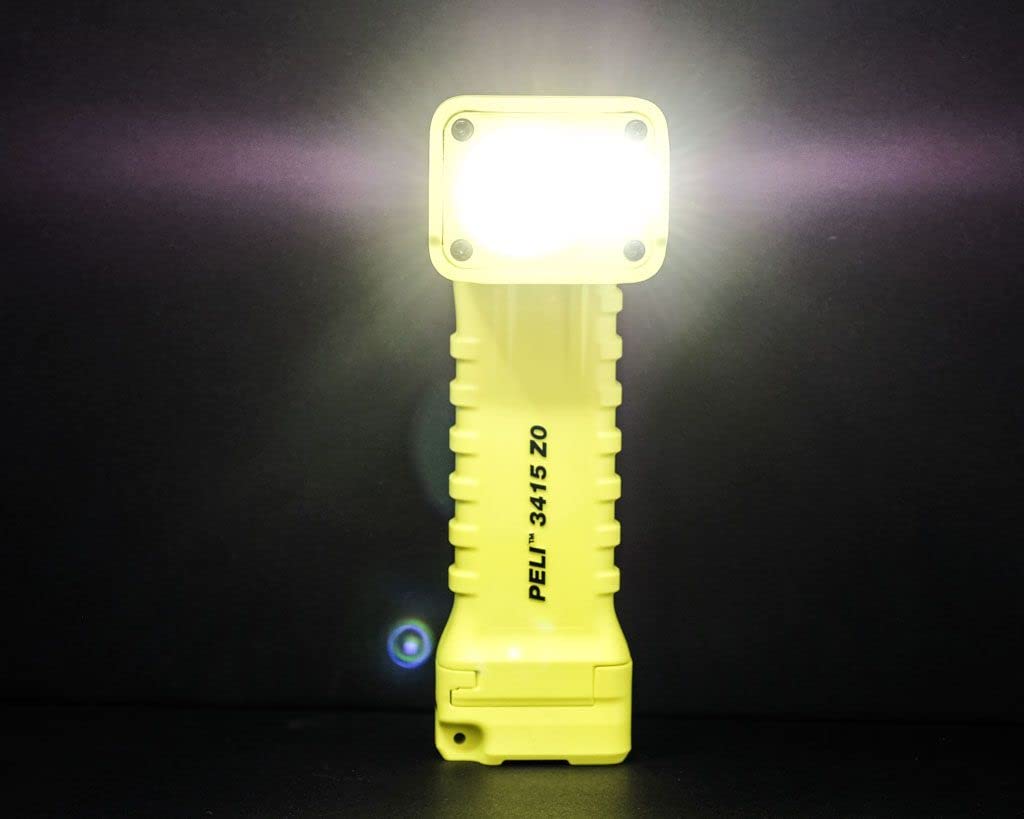 PELI 3415MZ0 Linterna LED Premium con cabezal articulado y clip magnético para una iluminación manos libres, Para uso industrial, Certifación ATEX Zona 0, Sumergible IPX8, 329 Lúmenes, Color: Amarillo