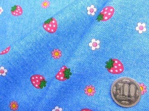 Amazon 40cm単位で販売 プリント生地 布 ストロベリー フラワー ブルー いちご イチゴ 花柄 スウィーツ くだもの カワイイ 可愛い おしゃれ 女の子 子供 入園 入学 手芸 生地 布 ピロル 布 生地 通販