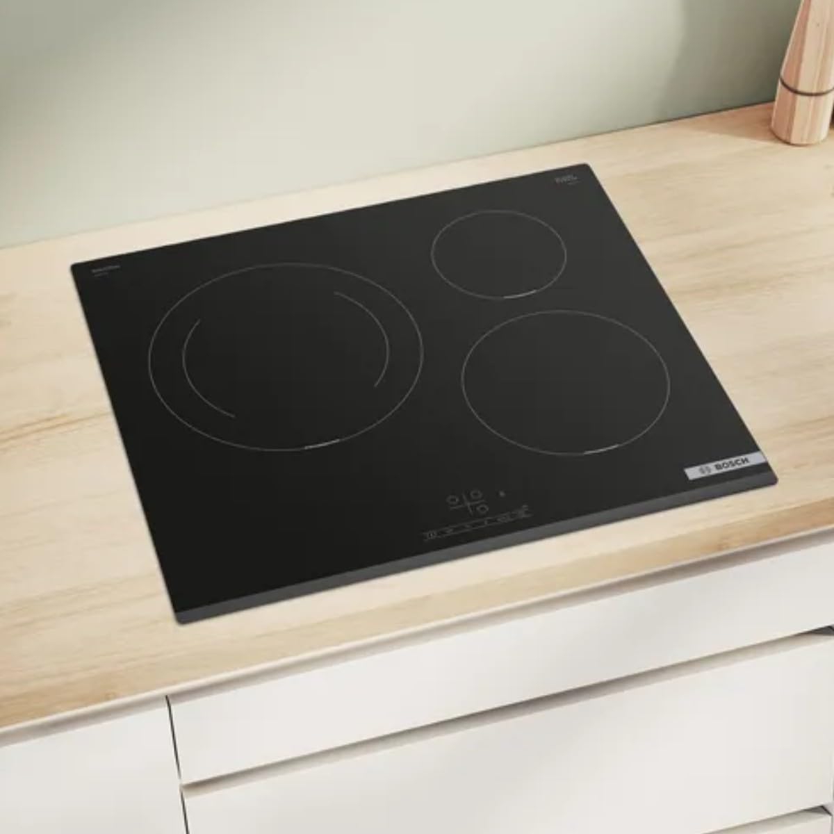 Bosch, Placa de Inducción, Serie 4, 3 Zonas, TouchSelect, negro, PIJ631BB5E | Control táctil sencillo y función Sprint para hervir agua en tiempo récord.