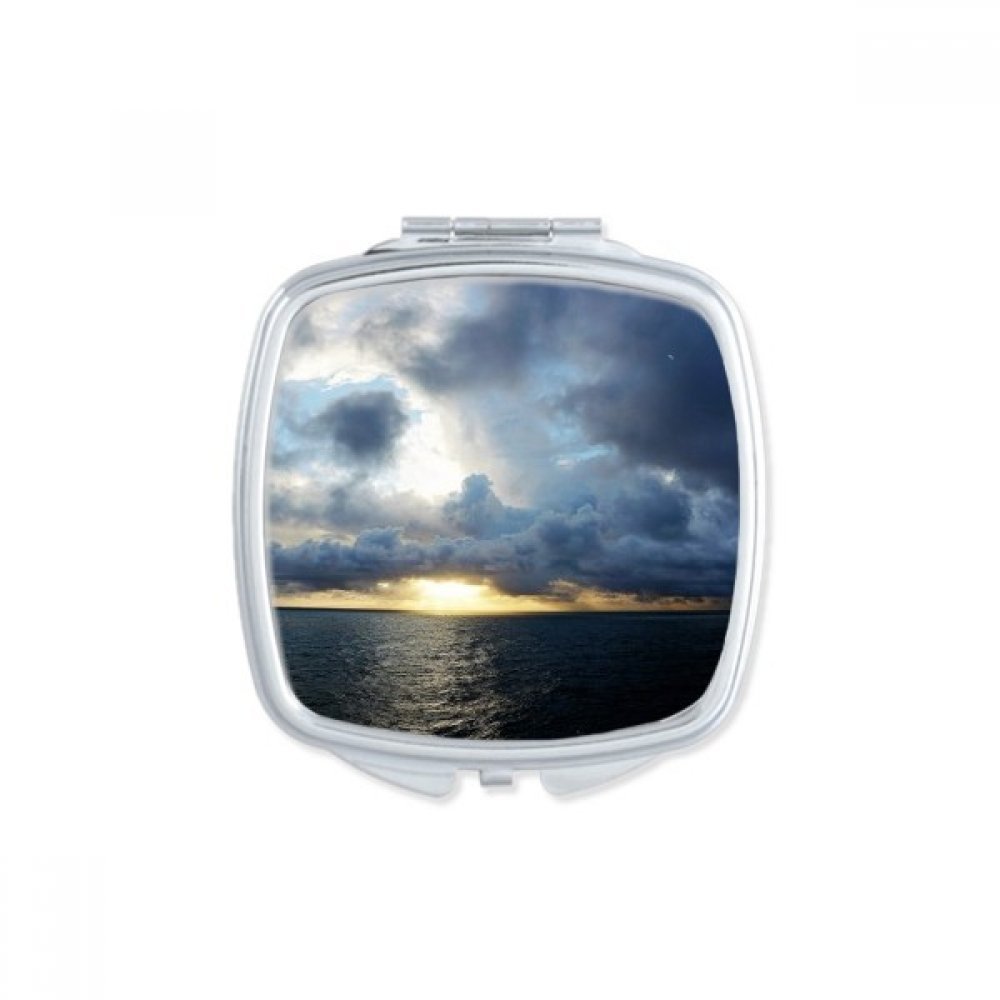 Miroir de maquillage compact motif océan pour vos retouches en voyage