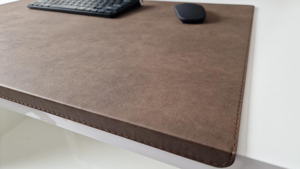 Gewinkelte Schreibtischunterlage mit Kantenschutz Nubuk Leder 70 x 47 Braun