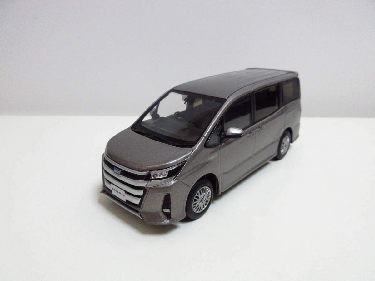Amazon | 1/30 ミニカー ノア ハイブリッド Si 80 後期 NOAH カラー