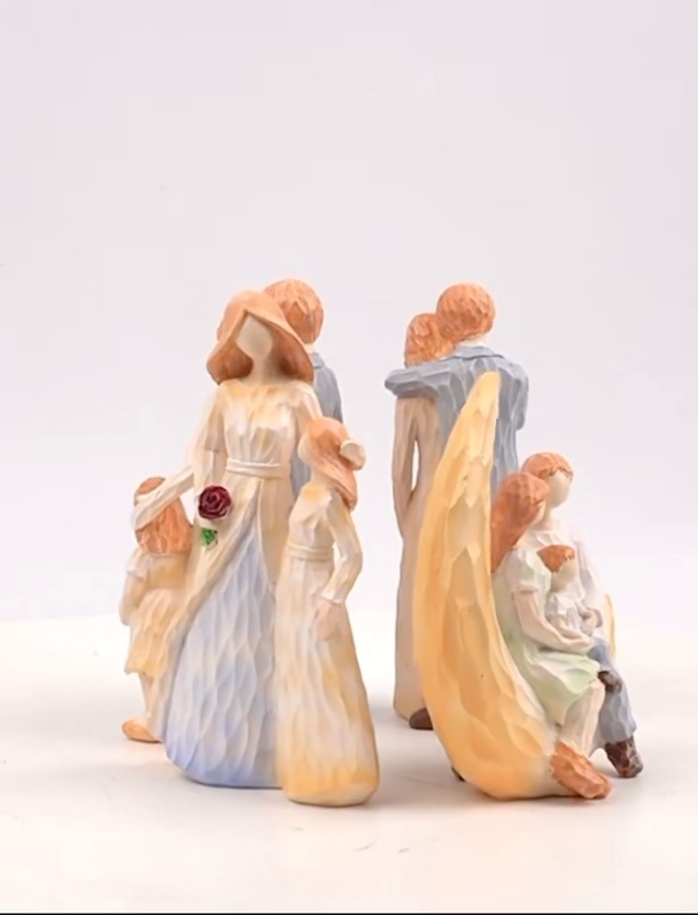 Figura artesanal Madre y Hija en resina decorativa miniatura 7