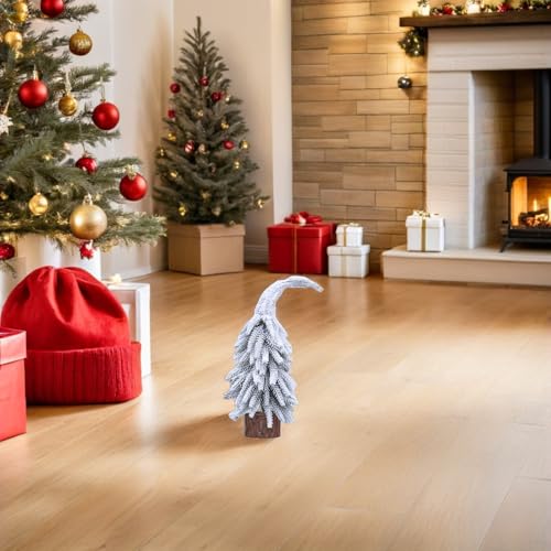 Árbol de Navidad pequeño de pino DIYEAH para espacios reducidos sin perder el espíritu invernal 7