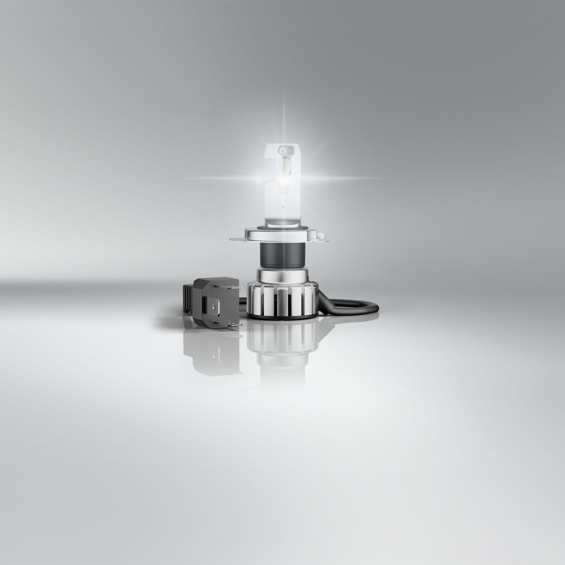 OSRAM NIGHT BREAKER LED SMART H4 para motos; hasta un 330% más de brillo; 6000K, lámpara LED retroadaptable para motocicletas legales en la calle