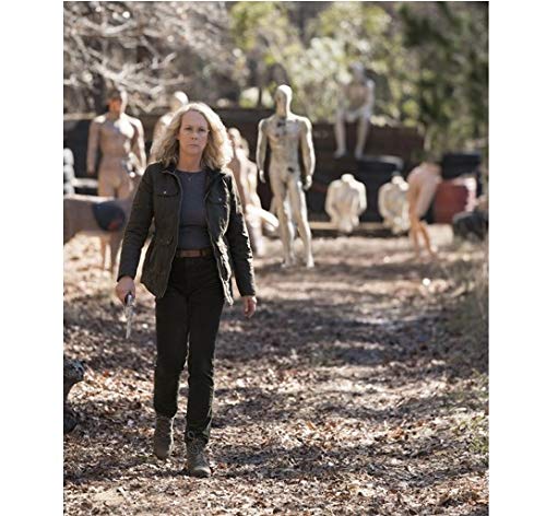 Halloween Jamie Lee Curtis as Laurie Strode with gun at