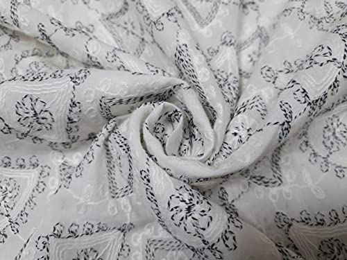 Tissu 100% coton brodé noir et blanc pour coudre un vêtement respirant sans gâchis