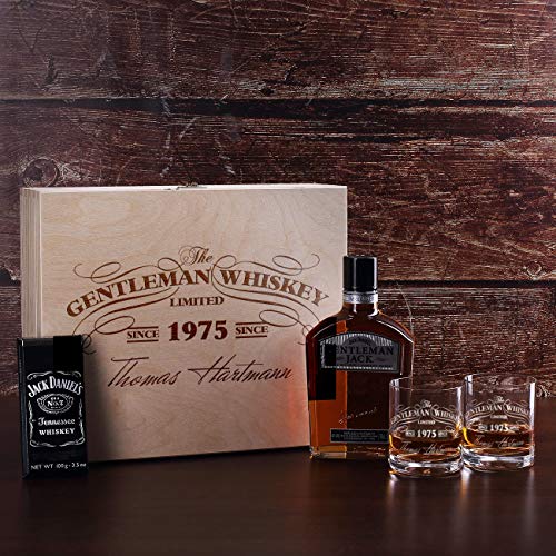 Herz & Heim® 5-tlg Whiskey Set 2 Gläsern mit Gravur, Jack Daniels Schweizer Schokolade, Gentleman Jack + Holz-Schatulle - Image 3