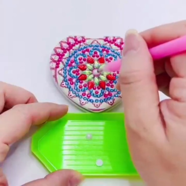 Amazon | Vukayo ダイヤモンドアート 手鏡 コンパクトミラー