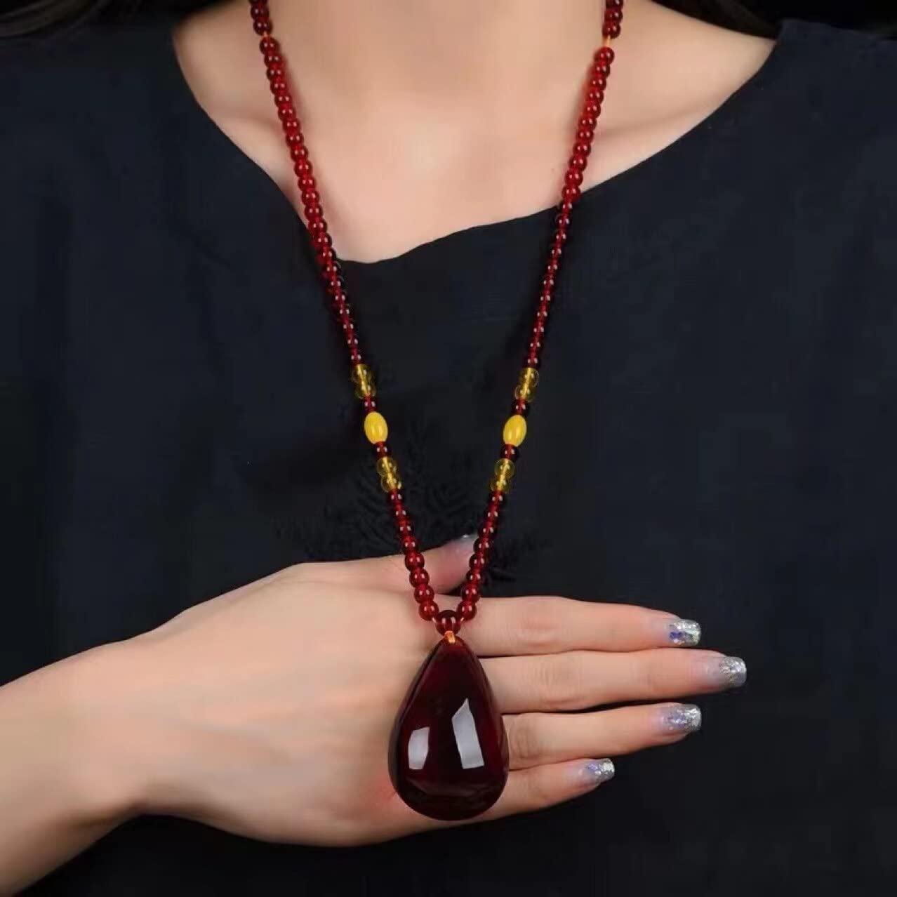 JIUXIAOJIUXIAO Fashion Charm Blood Amber Drop Pendant Necklace - Woman Man Jewelry - Natural Red Amber - Light Yellow Gold Color