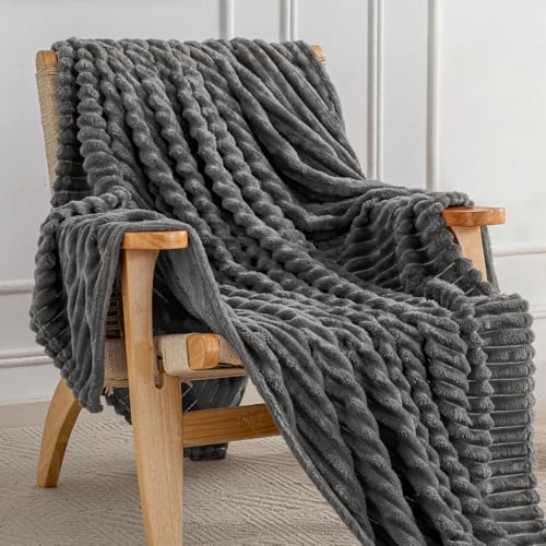 CELESTA Warme Kuscheldecke Flauschig Decke - weiche Fleecedecke Flanell Decke als Couch Überwurf für Sofa Bett Schlafzimmer 200x230 cm, Wohndecke Kuschelig Dunkelgrau Einfarbig Blanket