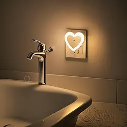 Luzes noturnas para parede conectada ao banheiro – sensor inteligente do crepúsculo ao amanhecer, luz noturna de LED de coração fofo, lâmpada de ligar/desligar automática para casa, sala de estar
