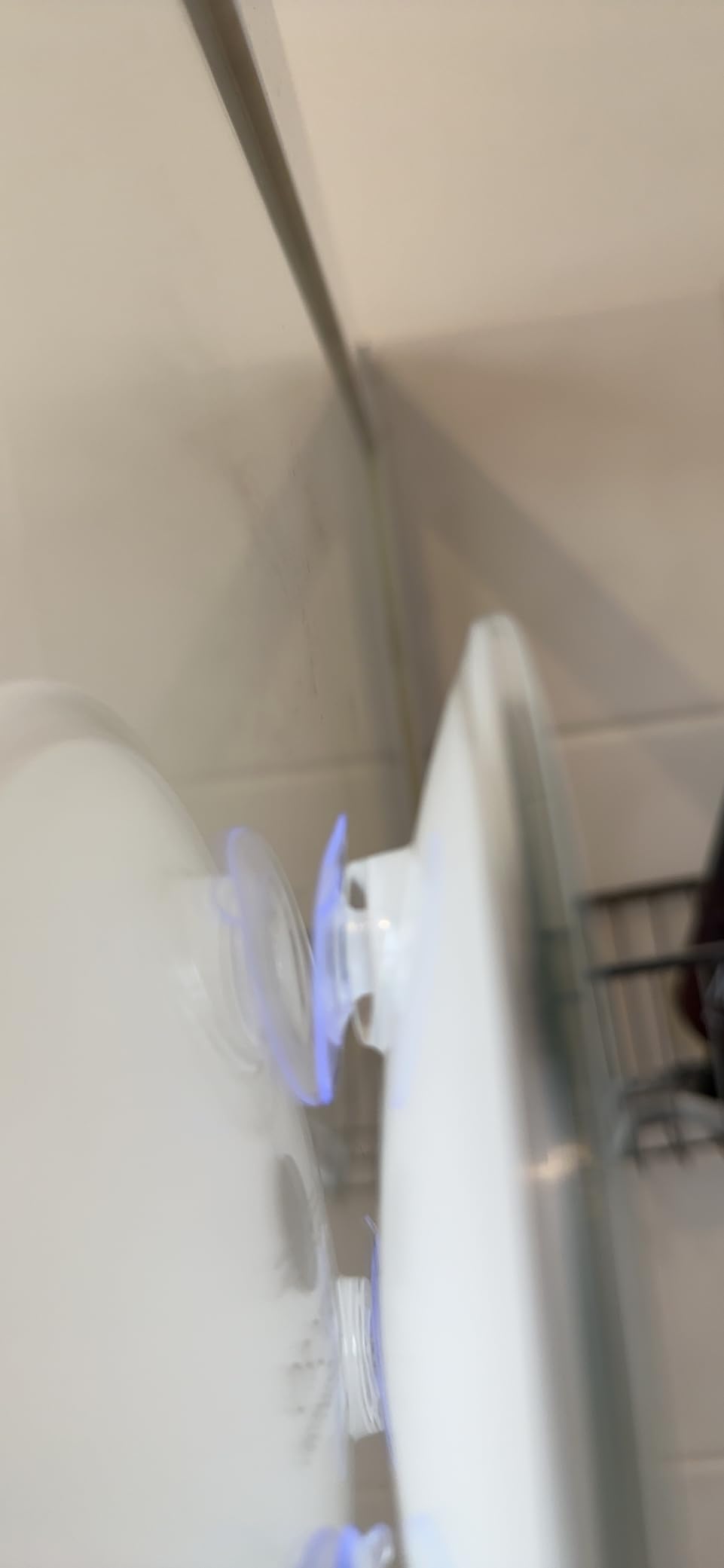 Mavoro Magnifying Mirror with Suction Cups Triple Suction Cup Stick