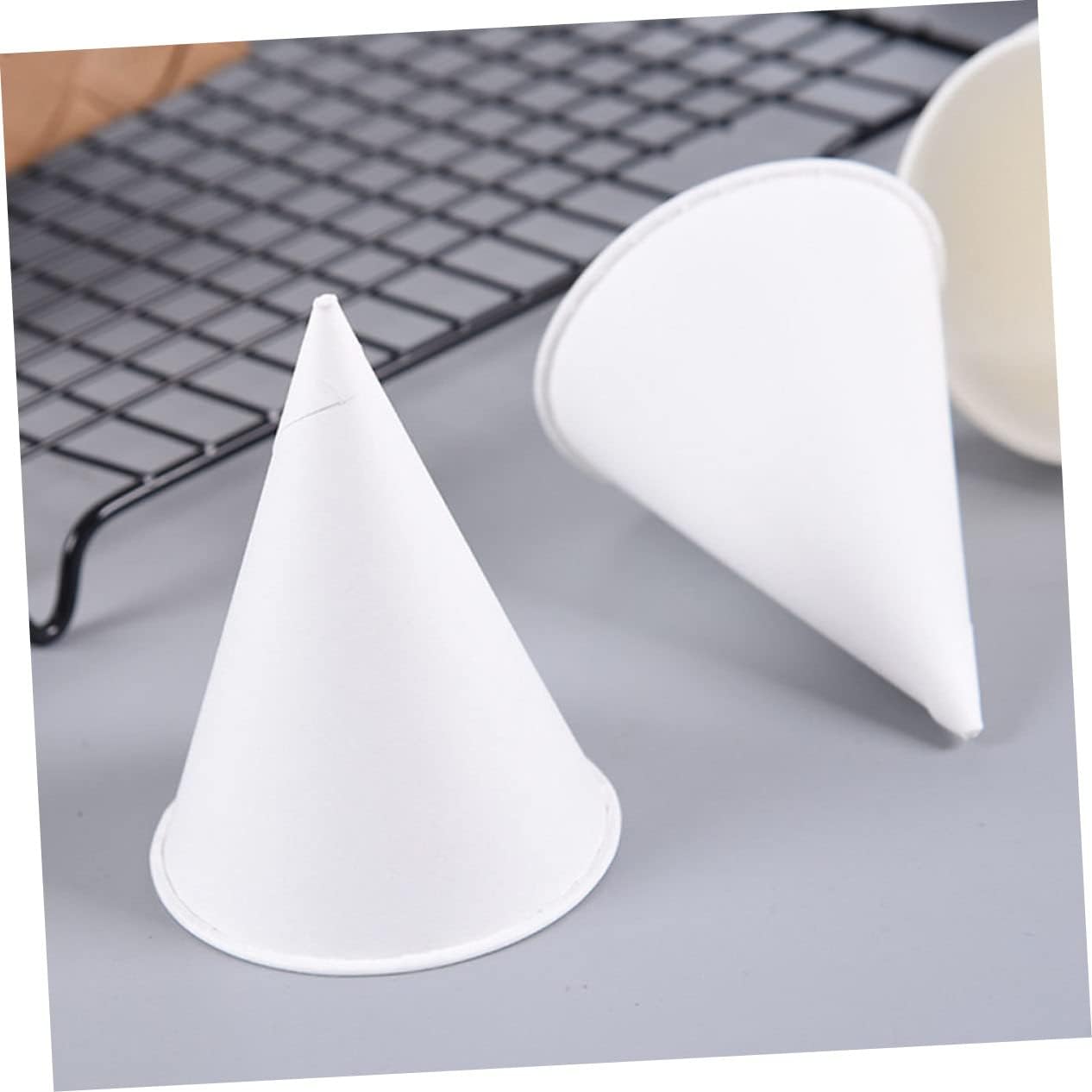 400pcs Cone Shape Paper Drinking Cups Thickened Ice Beverage Holders Lightweight Cups for Airport Parties Events