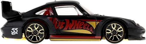 Miniatura 2 de Hot Wheels - Vehículo coleccionable fundido a presión, edición 55 aniversario, negro y dorado, inspirado en el auto deportivo Porsche 993 GT2 ~ 4/6