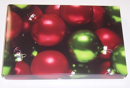 Miniatura 4 de Scott's Cakes Caramelos de relleno de crema de arce de chocolate oscuro con láminas doradas en una caja de invierno de 1 libra