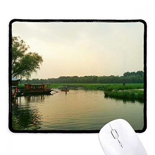 Mousepad gaming con paisaje de atardecer en lago para escritorio