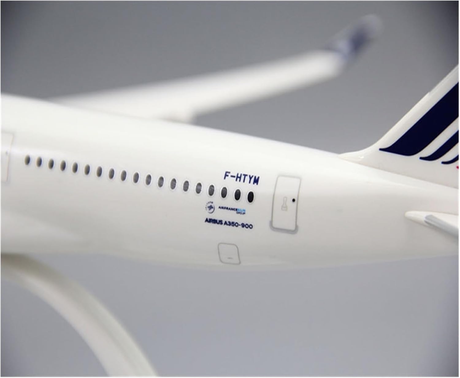 Die Cast Plane 1 200 for A350-900 Static Die Cast Resin Simulation Aircraft Finished Model Decorations Gift Finished Metal Airplane