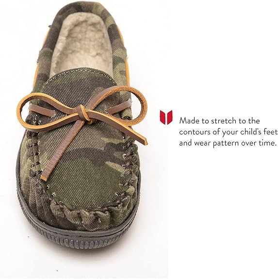 Minnetonka Hardsole Pile-Lined Moccasin Slippers for Children, Green Camo Print, 9 M3