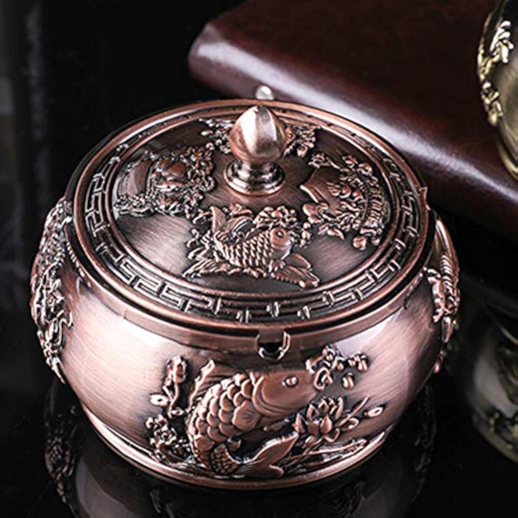 Retro Decorative Ashtray with Lid