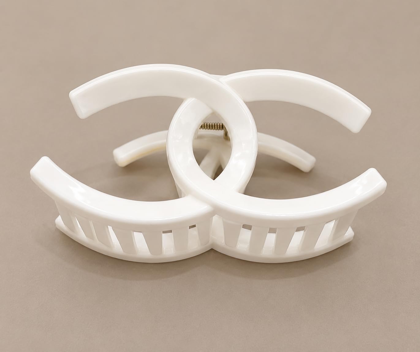 Designer Logo Hair Claw Clips,disponible color, Pink, White,Black,Brown,Beige Large Size