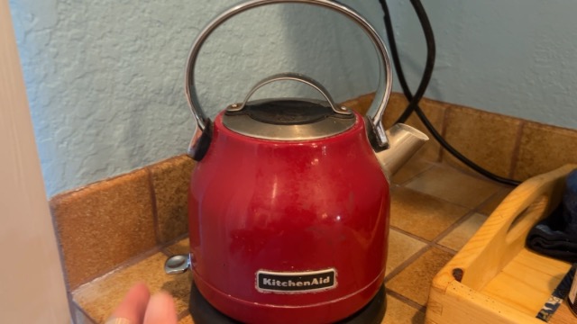 Watch KitchenAid KEK1222ER 1.25-Liter Electric Kettle on Amazon Live