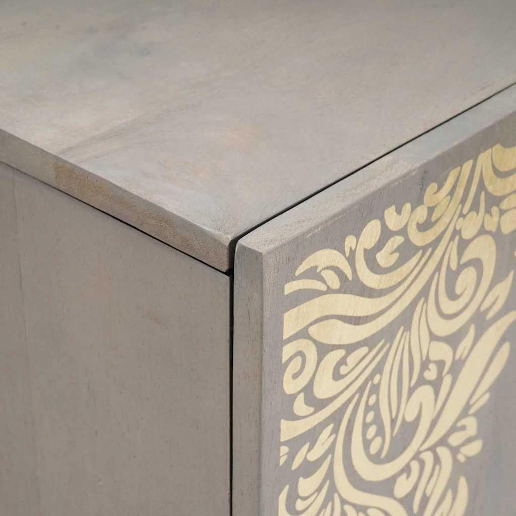 Credenza grigio e oro in legno massello mango 90 x 33 x 75 cm con pomelli in ottone e design serigrafato, vano portaoggetti con 2 ante a cerniera per soggiorno, media, hifi e stoccaggio