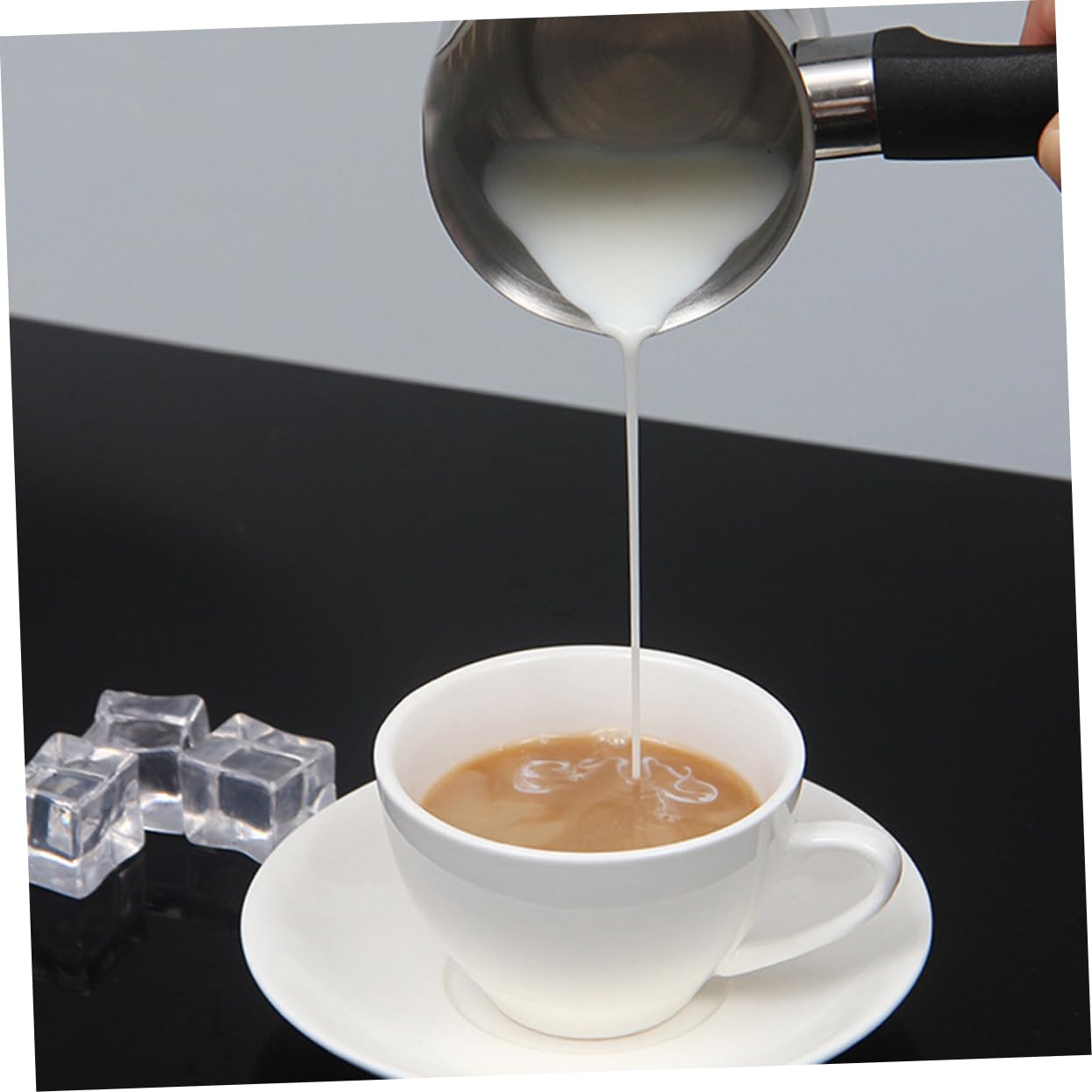 SOLUSTRE Milchaufschäumer Silberfarbener Schäumbecher Kännchen aus Edelstahl 250ml Latte Art Milchbecher mit Zylindrischer Form zum Aufschäumen und Servieren von Milch für Cappuccino