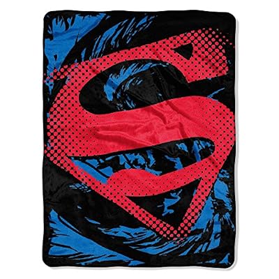 Northwest DC Comics Superman, Super Rip Shield Micro Raschel - Manta de 46 x 60 Pulgadas, Multicolor, 1 Unidad | Ya disponible en tu tienda friki favorita! En mundofriki.es! Northwest DC Comics Superman, Super Rip Shield Micro Raschel - Manta de 46 x 60 Pulgadas, Multicolor, 1 Unidad | Ya disponible en tu tienda friki favorita! En mundofriki.es!