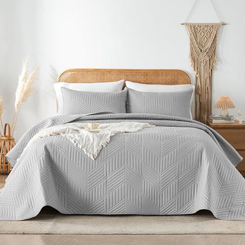 Davulos King Quilt Bedding Set,Light Grey Ultrasonic King/Cal King Quilt Set Reversible Microfiber Bedspread,Lightweight Soft Modern Geometric Coverlet Set for All Seasons(1 Quilt,2 Pillow Shams)