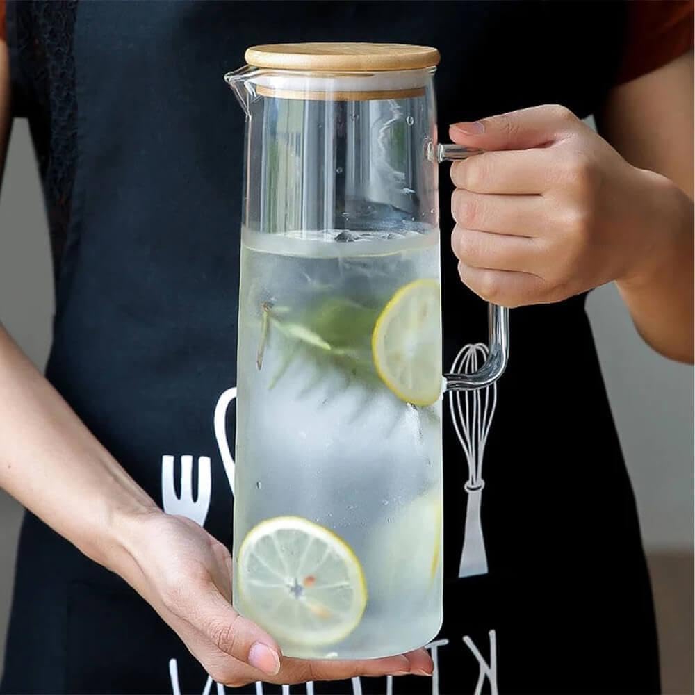 Jarra de Vidro 1,2L com Tampa de Bambu – Design Elegante e Minimalista, Resistente a Calor, Ideal para Água, Suco, Chá, Drinks e Decoração de Mesa KOALAECOM®