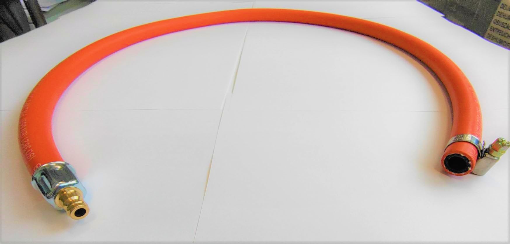 Manguera de Gas Propano-Butano 1000 cm 10m | Kit de Conexión Rápida Entre Barbacoa y Autocaravana - DN5 - Enchufe + Conexión de Cable con Abrazadera de Grifo de 9 mm