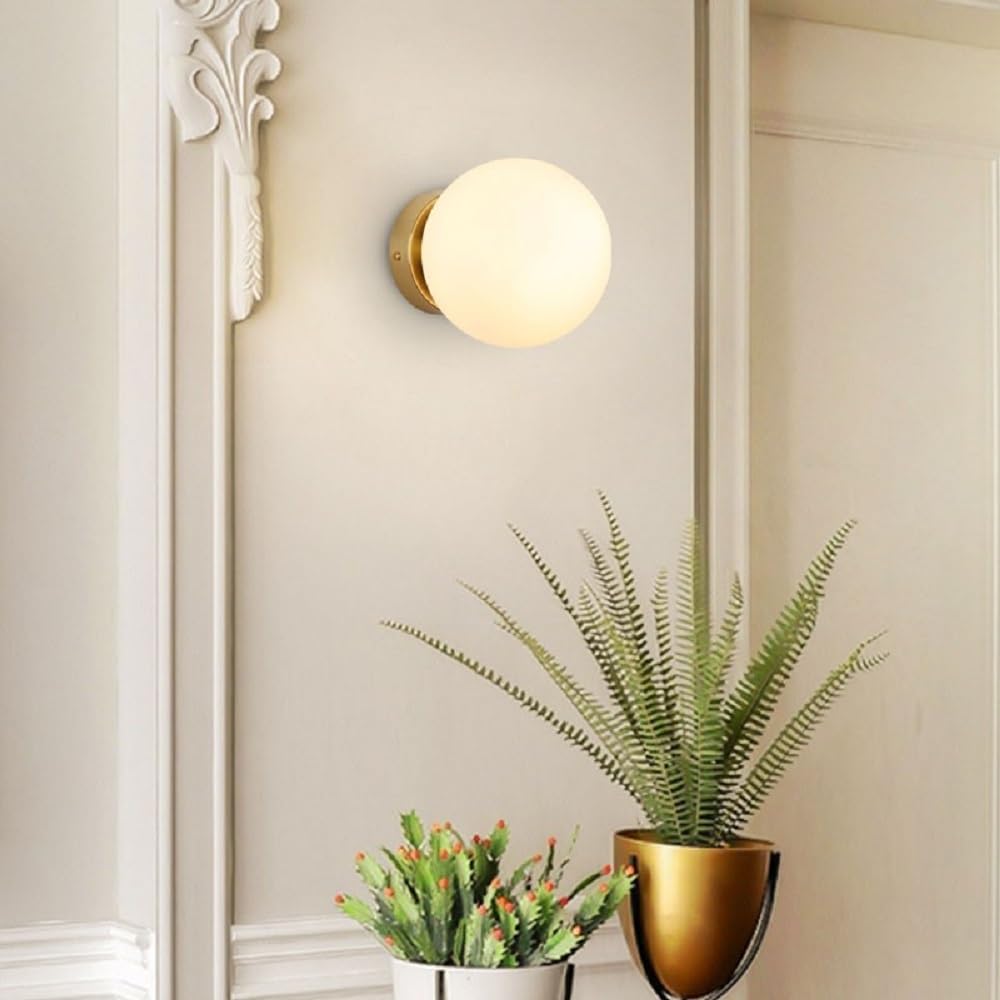 Applique Murale Moderne Élégante - Boule Verre Opale Blanc Et Support Aluminium Doré E14 - Style Minimaliste Inspiré FLOS Pour Chambre, Salon, Couloir