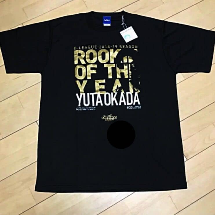 新品 タグ付き Bリーグ シーホース三河 岡田侑大 直筆サイン 新人王 Tシャツ Bリーグ シーホース三河 岡田侑大 新人王 Tシャツ バスケ 京都