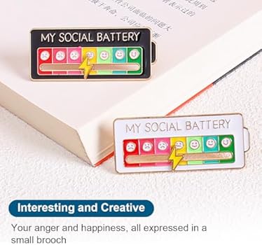 Social Battery Pin Zwart - Sociale Batterij broche - Grappige badge - Cadeau onder de