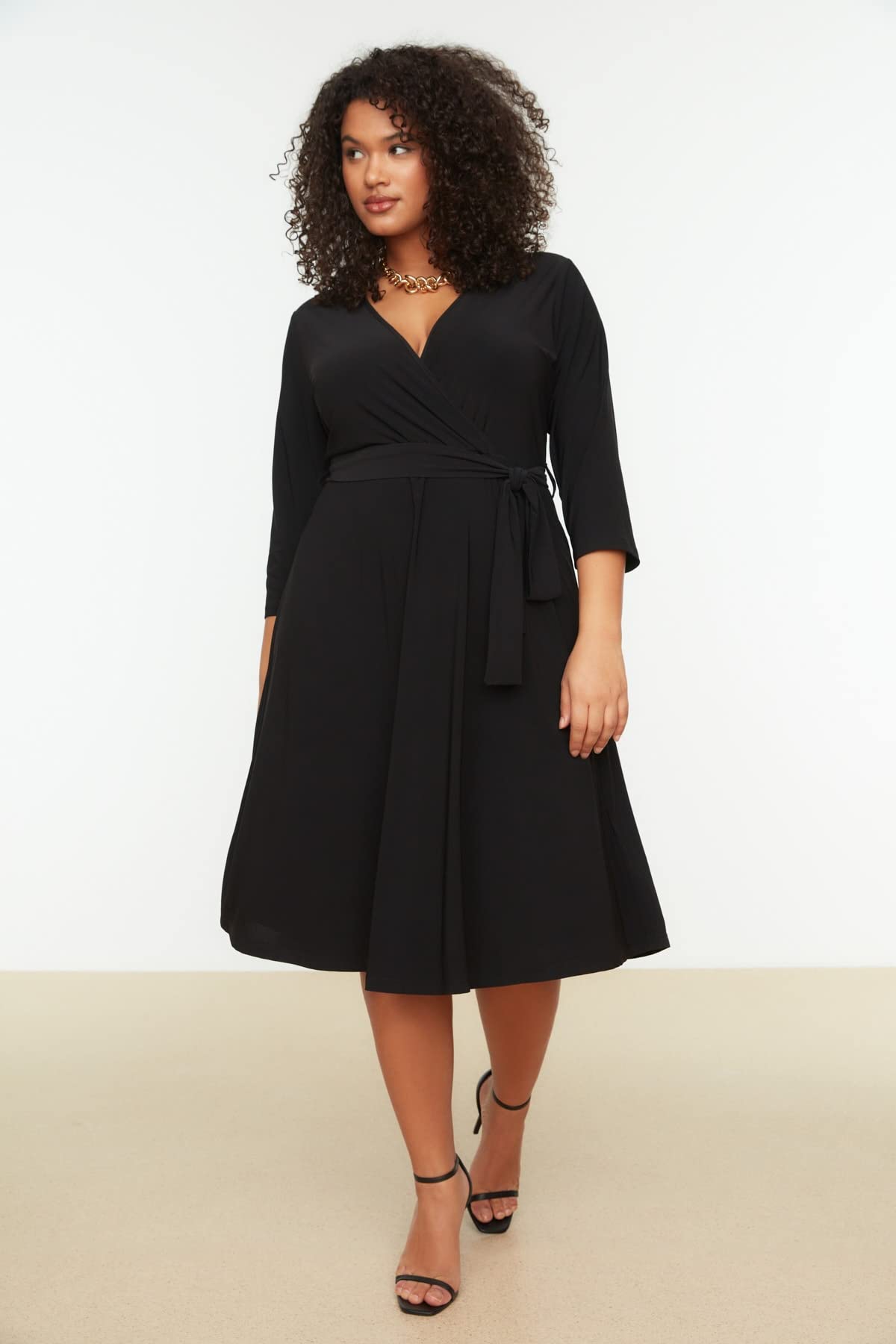 TRENDYOL Damen Trendyol Woman Plus Size Midi A-line Double-Breasted Woven Plus Size Dress Dress (1er Pack)