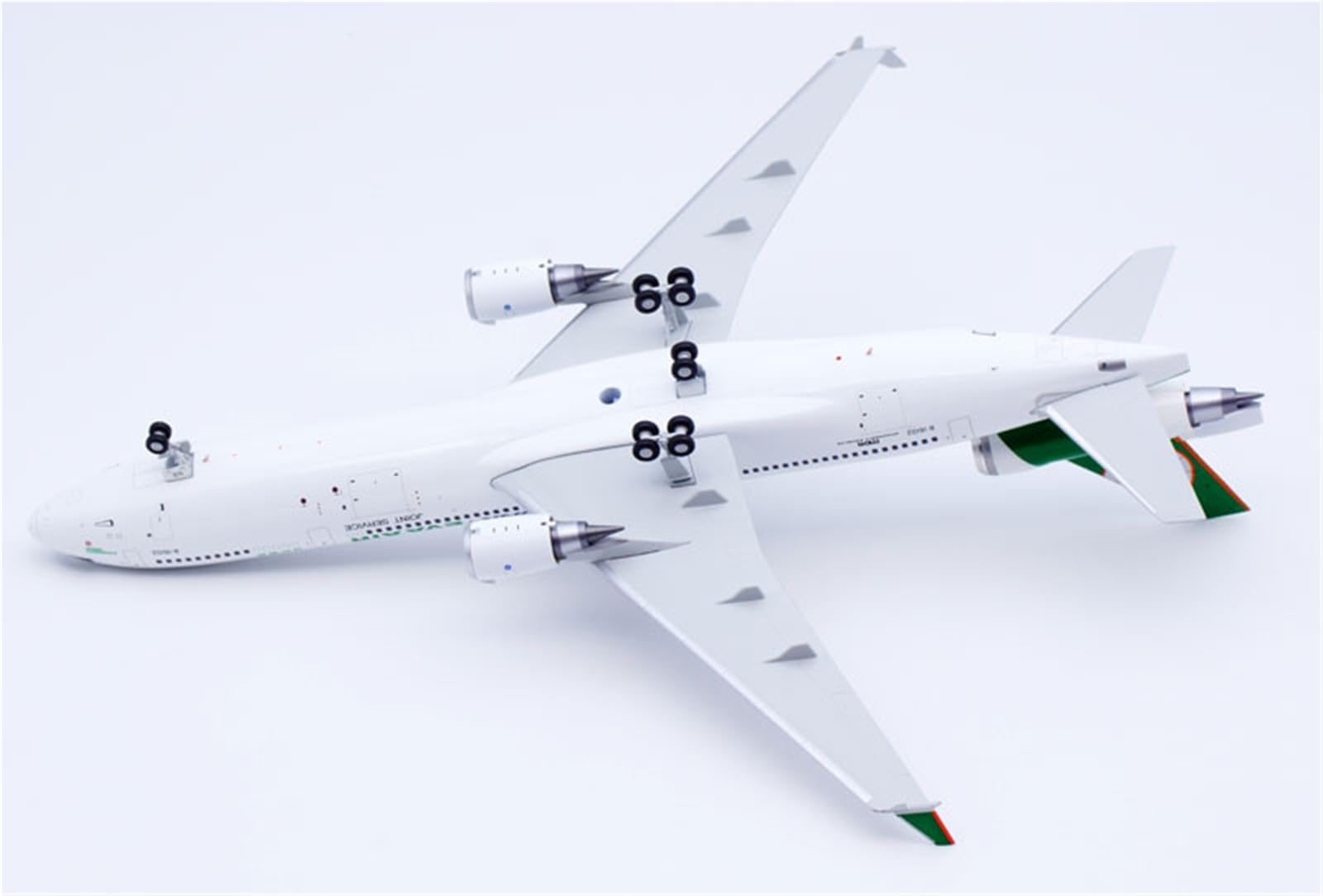 Repliki modeli samolotów w skali 30CM miniaturowy model samolotu 1:200 dla Singapore Airlines B777-300ER 9V-SWZ gotowy zestaw modeli do składania samolotu miniaturowy model samolotu