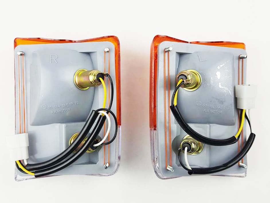 Front Corner Turn Signal Lights For Toyota Land Cruiser FJ60 HJ60 FJ65 BJ60 BJ61