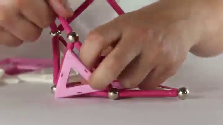 メルル 固定台ピンク Amazon.com: Geomag - Pink - 68-Piece Magnetic Building Set