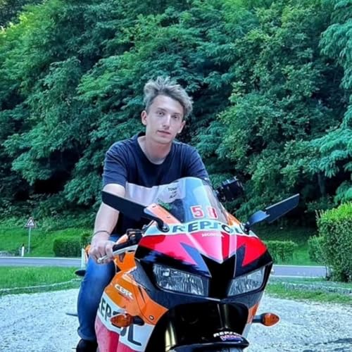 Page de couverture de La morte del padre, la passione per le moto: chi era Alessandro Munerato, morto ieri a Pederobba