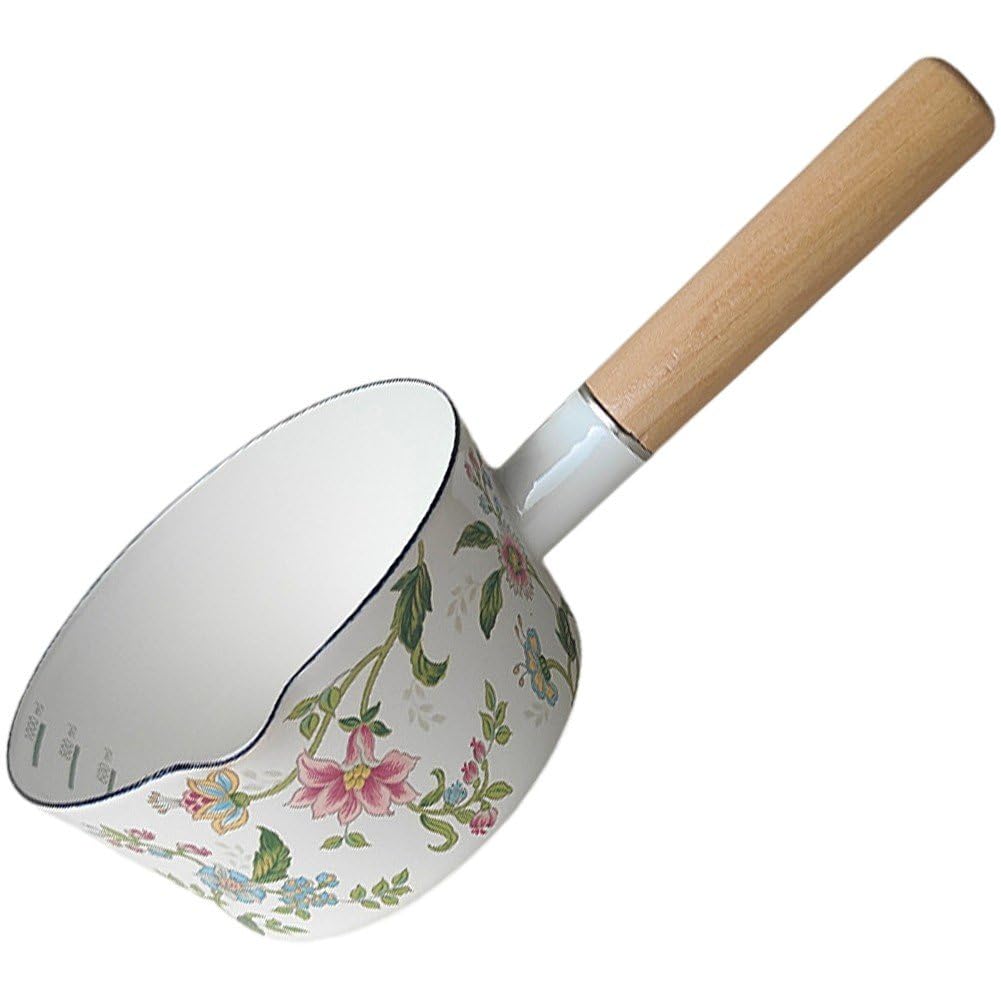 Pot de du beurre et casserole à lait avec bec verseur pour éviter les coulures en cuisine