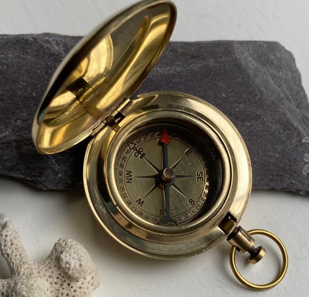 Brújula de bolsillo vintage de latón con cita grabada miniatura 3