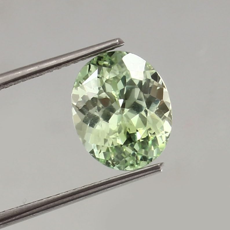 Pierre gemme saphir vert Ceylan 11x9mm à facettes GH_NAT_09151 d'exception