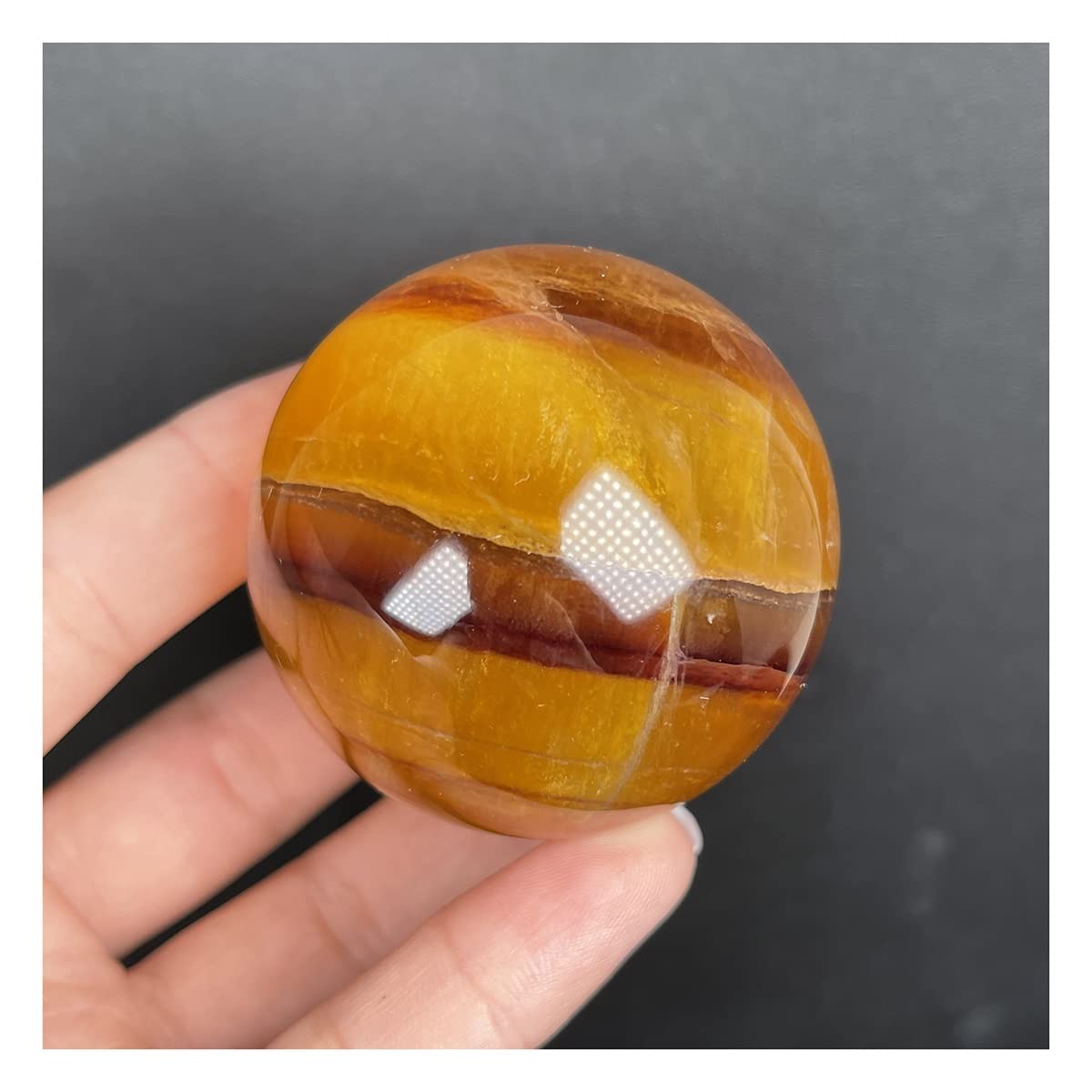 Esfera de fluorita amarilla natural de 5-5.5cm que aporta luz y calidez a tu salón