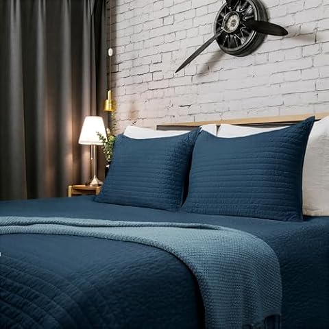 ELEGANT LIFE HOME Velvet Quilt Oversized King Reversible Royal Cotton Velvet Pic-Stitch Bedding Quilt - Oversized King - 108'' x 92'', Navy Cover