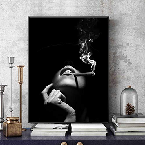 Art mural pour salon chic avec la toile KEBIA femme au cigare 60x90