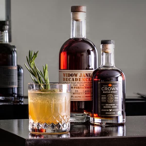 Vista 4 de Crown Maple Bourbon Barrel - Jarabe de arce orgánico envejecido, 25.4fl oz