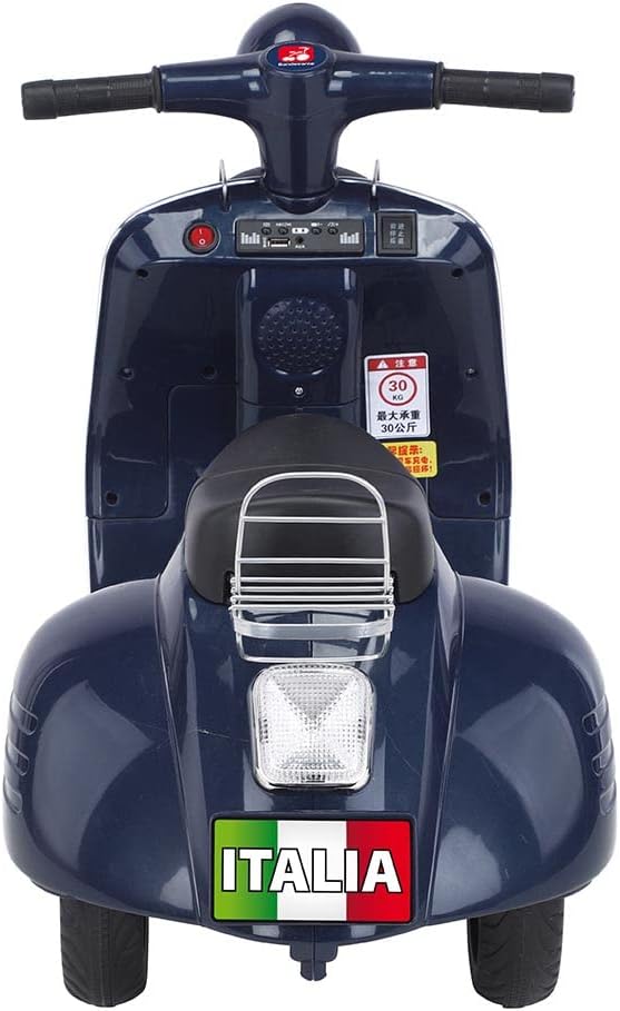 Imagem traseira do scooter com fundo neutro.