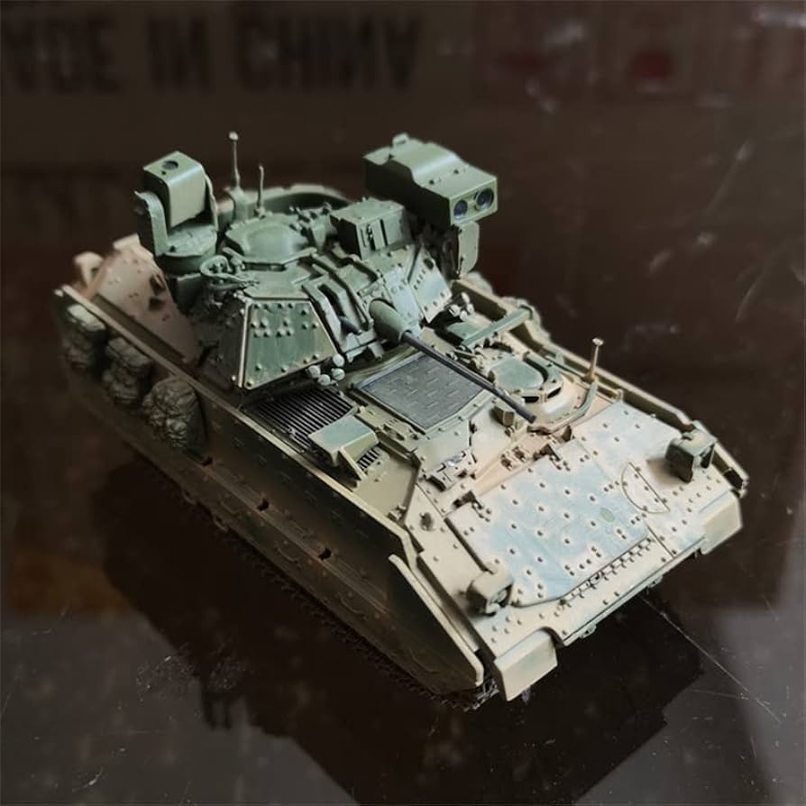 Amazon | US M2A3 Bradley Fighting Vehicle Dusty Version 1/72